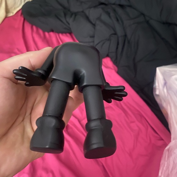 Figure - Picture 3 of 4